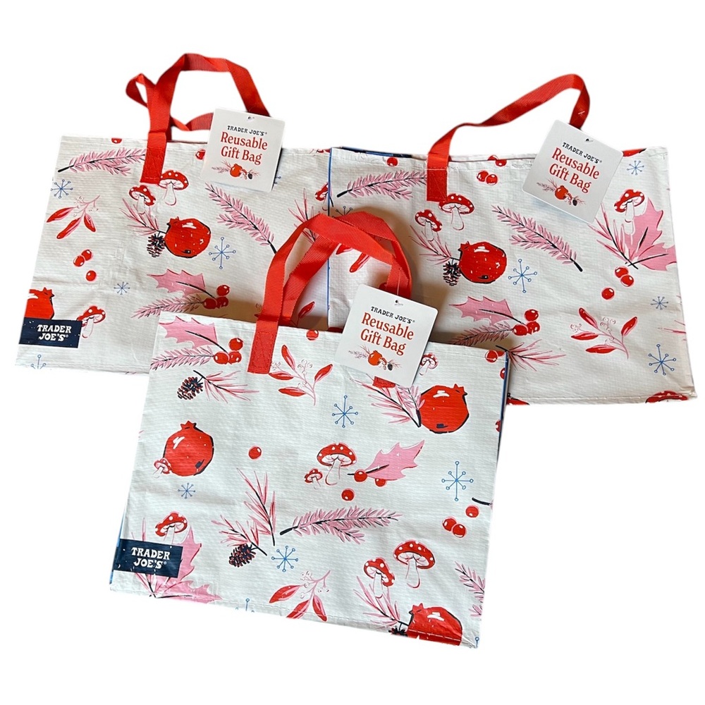 ✅🎄NWT 3 x Trader Joe’s Joes Vintage Look Christmas Reusable Holiday Gift Bags